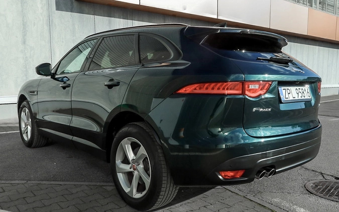 Jaguar F-Pace cena 128900 przebieg: 123800, rok produkcji 2017 z Szczecin małe 781